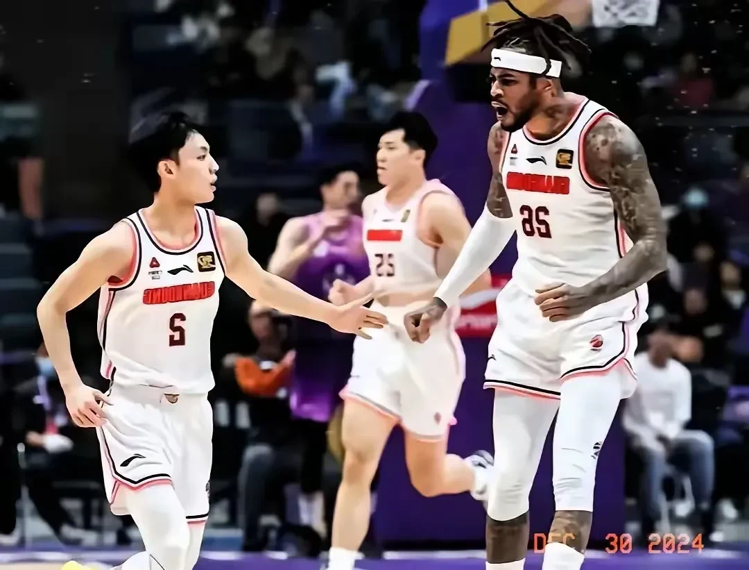 中国男篮血洗奇才，莫兰特送出助攻