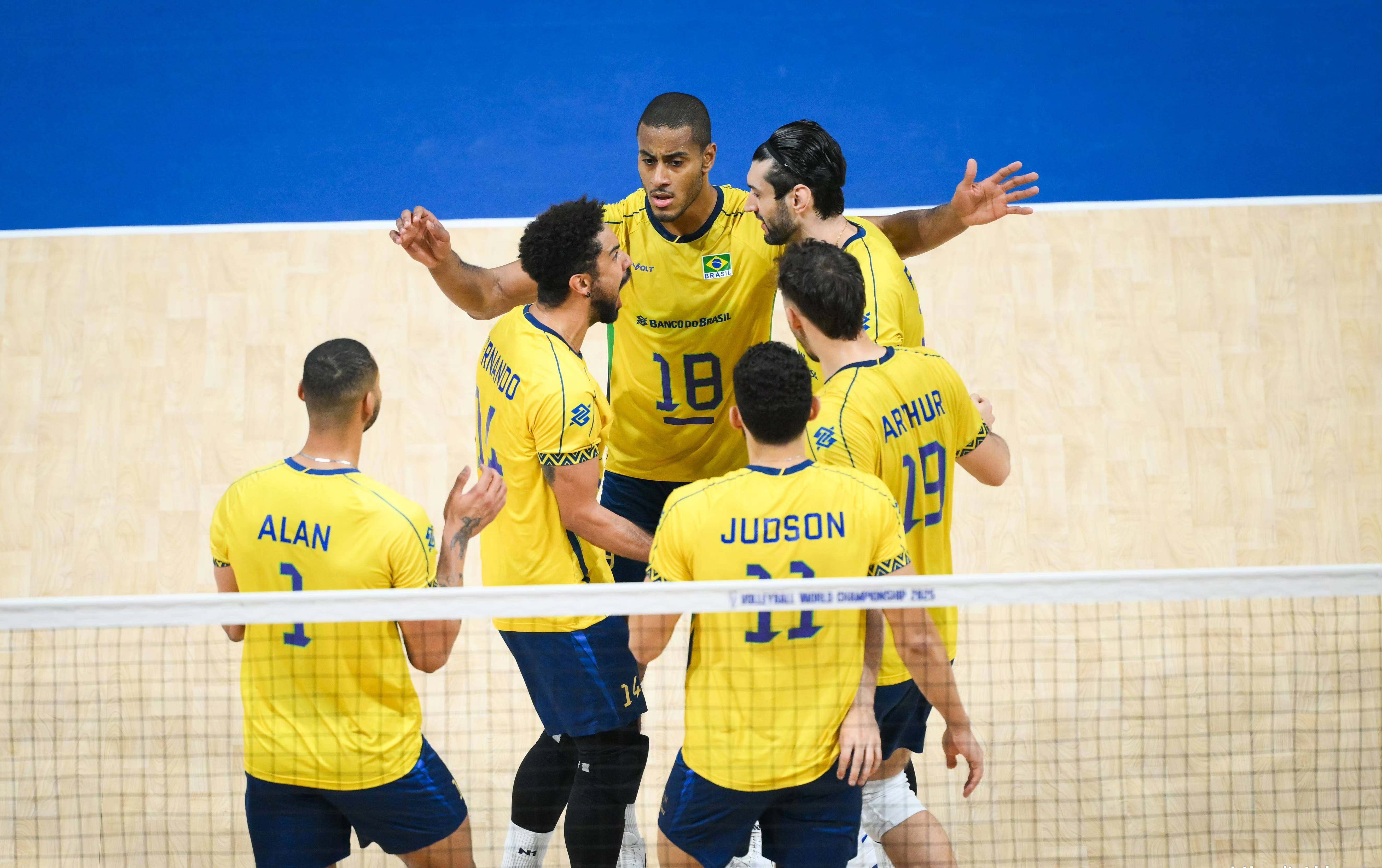 关于巴西爆冷秘鲁，哈里·凯恩一己之力扛起全队的信息