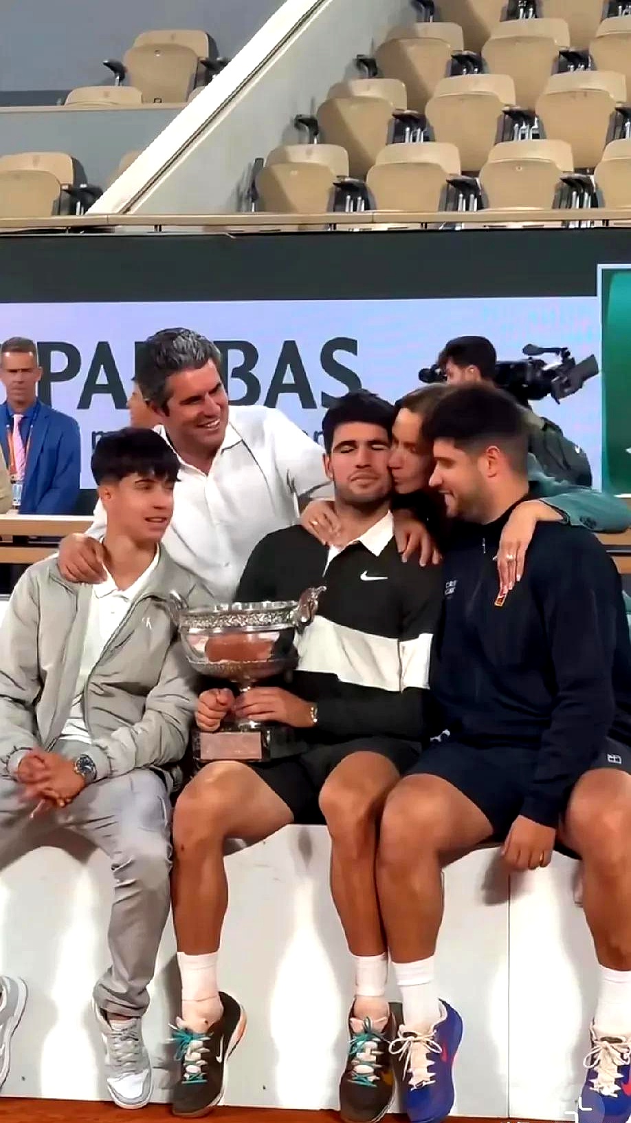 德国网球队力克日本网球队，阿尔卡拉斯制霸全场