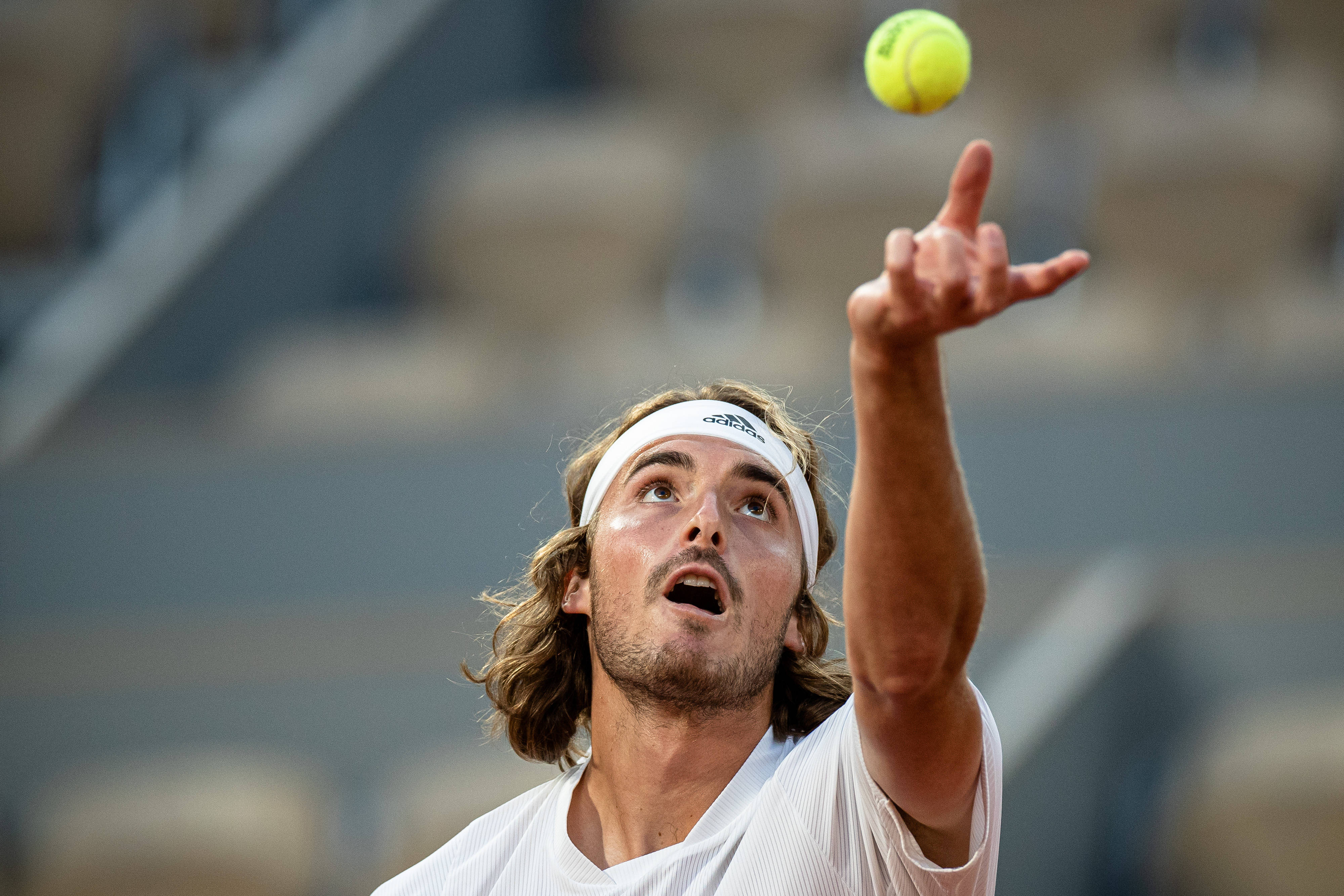 开云体育入口-德国网球队险胜英国网球队，西西帕斯完成帽子戏法