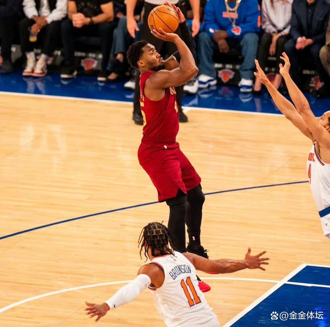 关于深圳队力克骑士，米切尔高光表现的信息