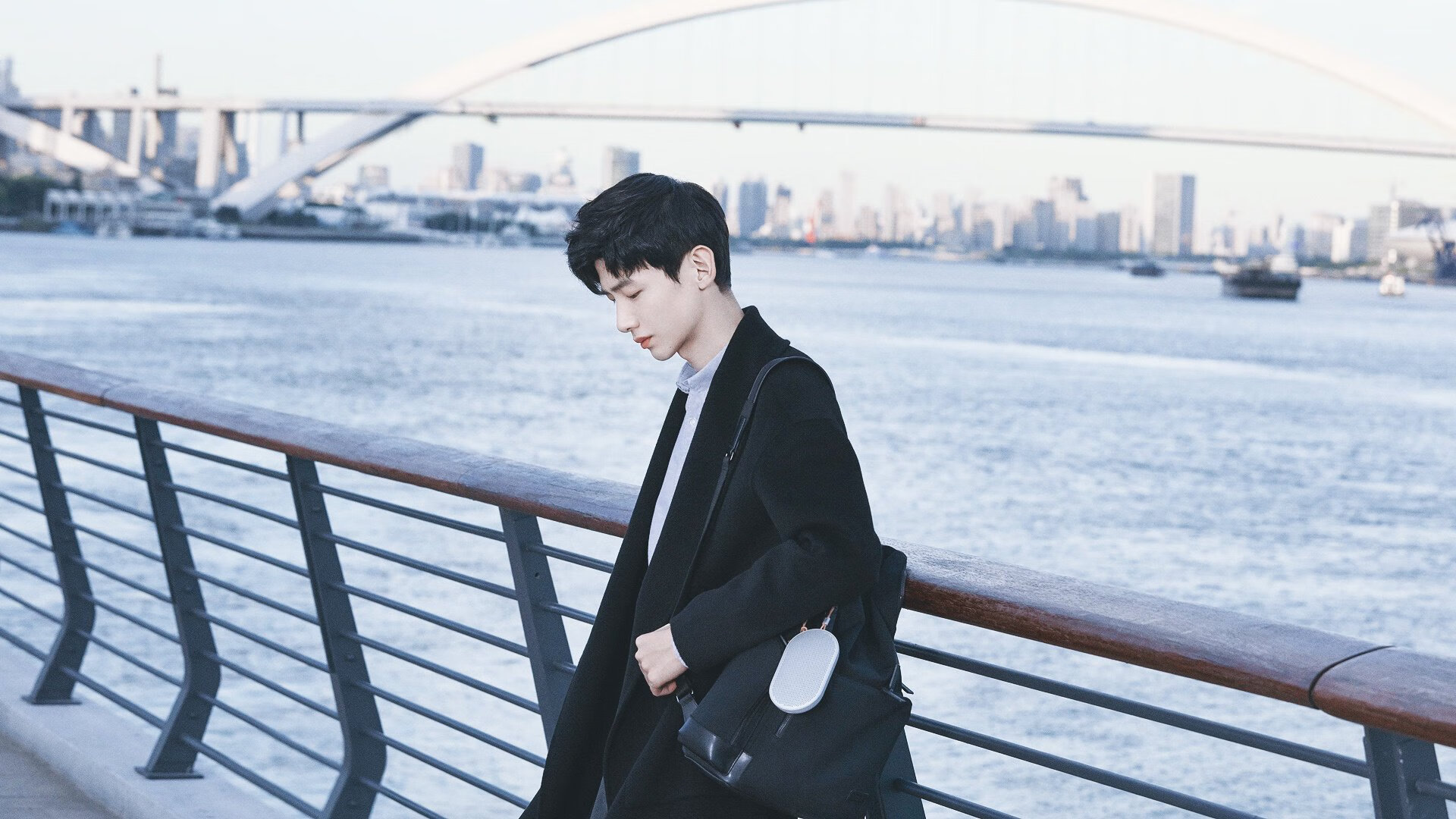 开云体育-雨幕下的闪电，法拉利如何用三秒策略逆转银绿风暴