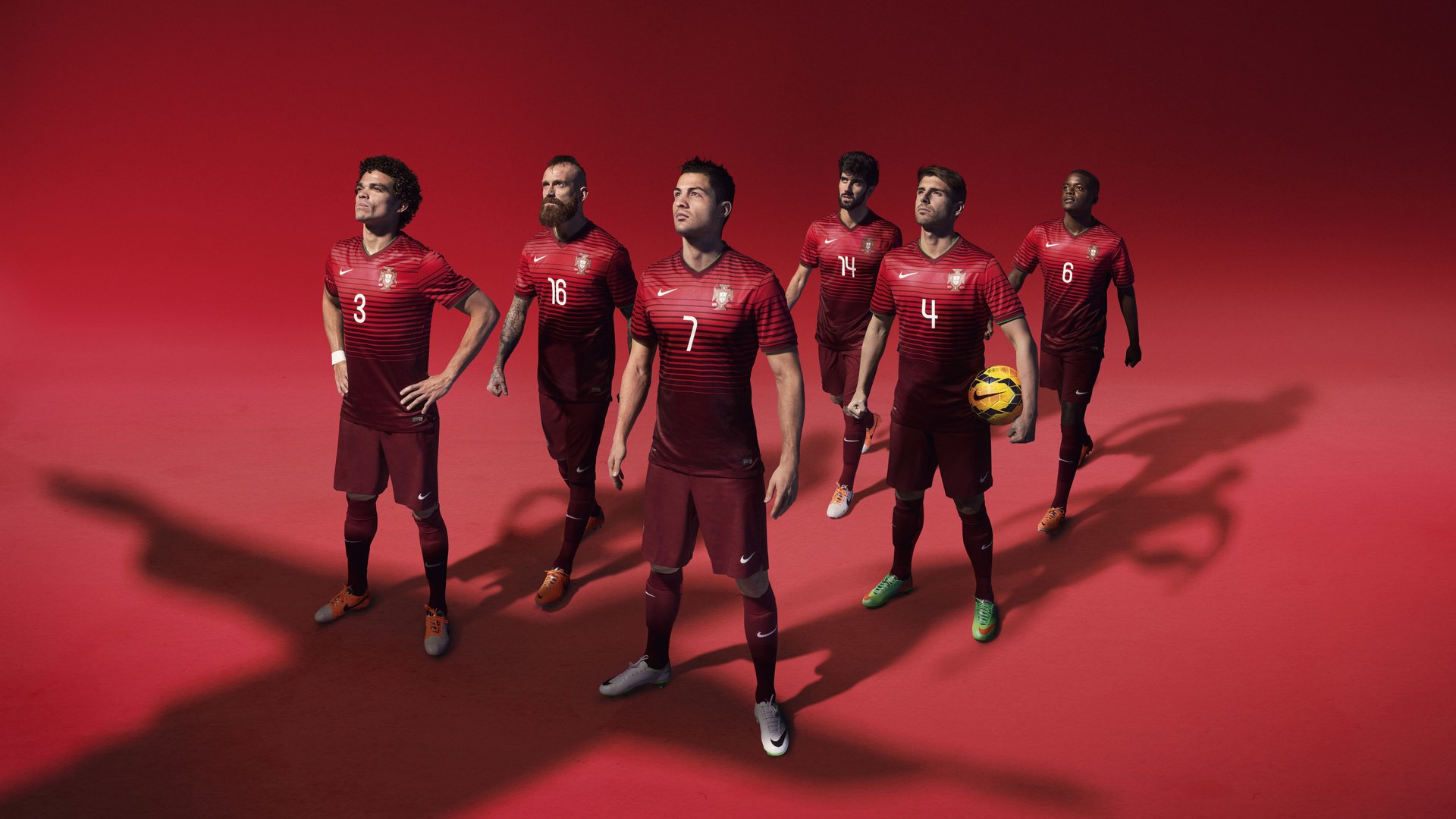 在藤蔓与废墟中屹立，蒂亚戈·达洛扛起红魔前进