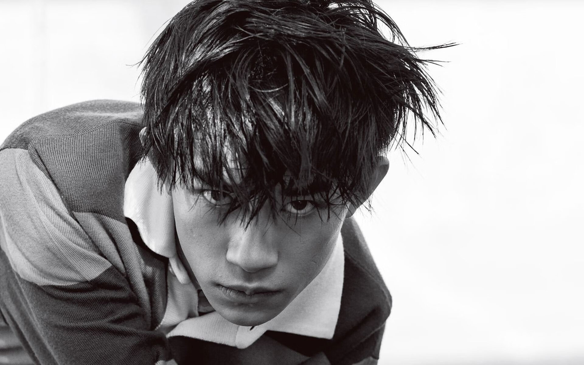 开云体育APP下载-攻城槌轰开僵局！恩比德97秒天神降临为76人轰开胜利之门