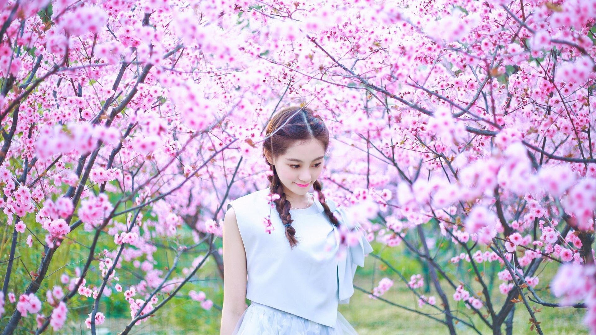 欧冠遗民引爆德甲之夜,当C罗的侧影遮住冠军奖杯的反光